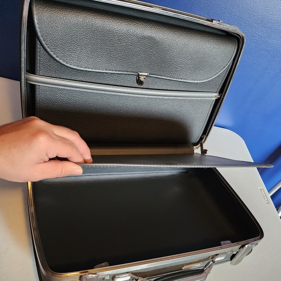 American tourister brief case - Picture 6 of 6